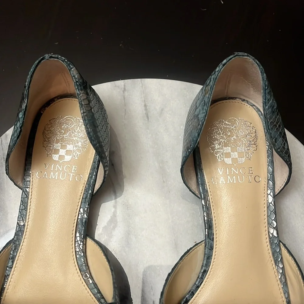 Vince Camuto Kordie Flat silver/teal color snake skin leather flats Sz 7.5M